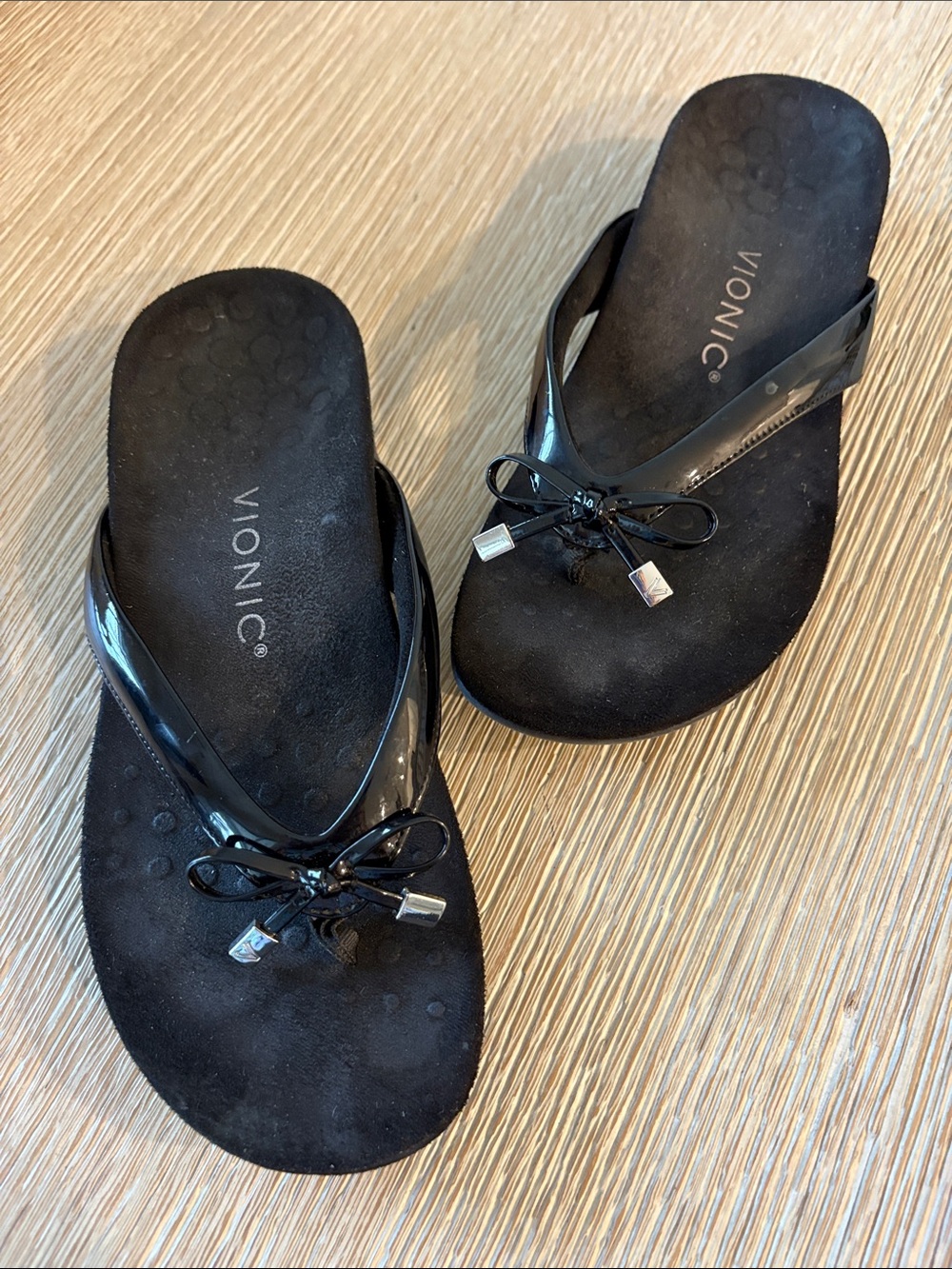 Vionic Black Patent Bow Toe-Post Sandals